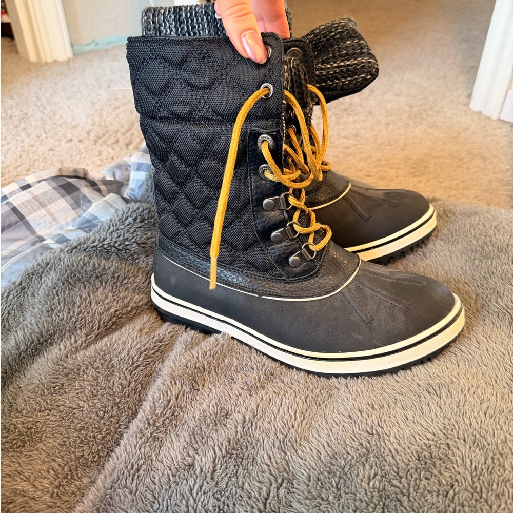 Global Win Black Quilted Boots with Mustard Laces